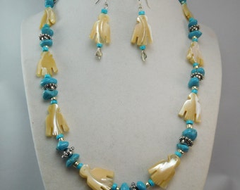 navajo fetish with wumpum beads Navajo fetish with wumpum beads